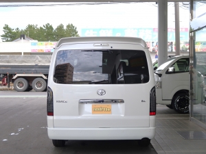ハイエースワゴン新車コンプリート　FD-BOX W02