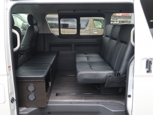 ハイエースワゴン新車コンプリート　FD-BOX W02