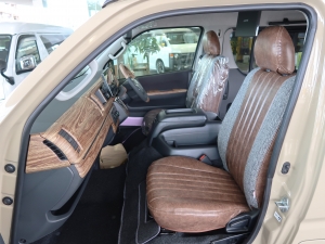 ハイエースバン一部改良後　アースカラーパッケージ4V6ベージュ