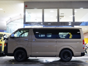ハイエースバンディーゼル4WD　アースカラーパッケージ4V6ベージュ