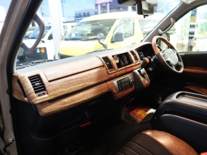 ハイエースバンディーゼル4WD　アースカラーパッケージ4V6ベージュ