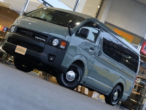 ハイエースバン一部改良後　アースカラーパッケージ６Ｘ３アーバンカーキ