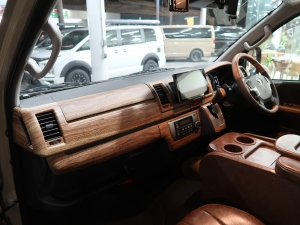 ハイエースバンディーゼル4WD　アースカラーパッケージ4V6ベージュ