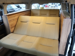ハイエースワゴンFD-BOX W06　T-REVOシート2脚＋二段ベッド