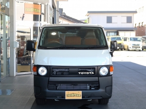 ハイエースバンDX　2WD　ディーゼル　丸目