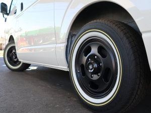ハイエースバンDX　2WD　ディーゼル　丸目