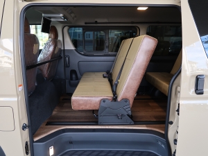 ハイエースバンディーゼル4WD　アースカラーパッケージ4V6ベージュ
