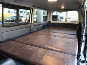 ハイエースバンディーゼル2WD　8人乗り内装架装FDBOX-V05