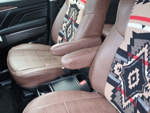 デリカＤ５新車デリカD5　PENDLETONシートカバー