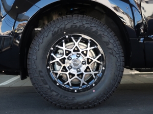 デリカＤ５新車アウトレット三菱デリカD5　Ｐ