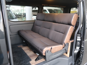ハイエースバン新車アウトレット５人乗り８ナンバーFD-BOX【V09コーデュラ黒】