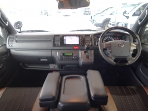 ハイエースバン新車アウトレット５人乗り８ナンバーFD-BOX【V09コーデュラ黒】