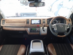 ハイエースバン8人乗り８ナンバー【MONOBOX　H01　コーデュラブラック内装】