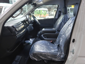 ハイエースワゴン１０人乗り　車中泊できる街乗り仕様車