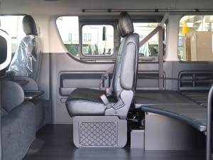 ハイエースワゴン一部改良後 安全装備追加　新車コンプリート