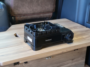 ハイエースワゴン車中泊　キャンピング仕様　オフロード