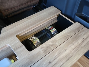 ハイエースワゴン車中泊　キャンピング仕様　オフロード