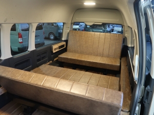 ハイエースワゴン車中泊　キャンピング仕様　オフロード