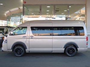 ハイエースワゴン車中泊　キャンピング仕様　オフロード
