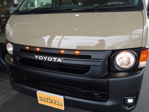 ハイエースバン新車ハイエースバン　ワイド　丸目カスタム