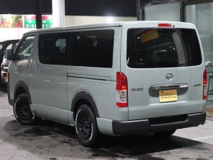 ハイエースバン新車ハイエース　スーパーＧＬ　丸目カスタム