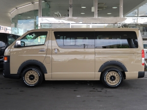 ハイエースバン新車ハイエース　丸目カスタム