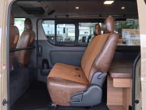 ハイエースバン新車ハイエース　丸目カスタム