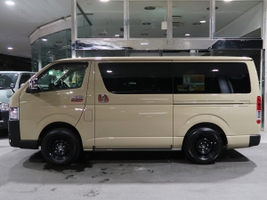 ハイエースバン新車ハイエース　スーパーＧＬ　丸目カスタム