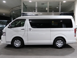 ハイエースワゴン１０人乗り　車中泊できる街乗り仕様車