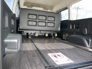 ハイエースワゴン4型ハイエースワゴン4WD車中泊コンプリート