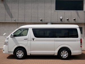 ハイエースワゴン4型ハイエースワゴン4WD車中泊コンプリート