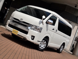 ハイエースワゴン4型ハイエースワゴン4WD車中泊コンプリート