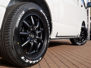 ハイエースバン新車アウトレット4型　ダークプライム2　ディーゼル