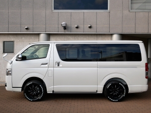 ハイエースバン新車アウトレット4型　ダークプライム2　ディーゼル