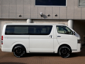 ハイエースバン新車アウトレット4型　ダークプライム2　ディーゼル