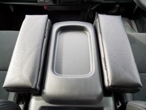 ハイエースバン新車アウトレット4型　ダークプライム2　ディーゼル