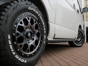 ハイエースバン新車アウトレット4型　ダークプライムⅡ　ディーゼル