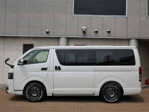 ハイエースバン新車アウトレット4型　ダークプライムⅡ　ディーゼル