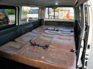 ハイエースバン丸目ハイエース　４ナンバー８人乗り　車中泊