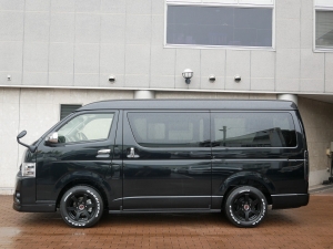 ハイエースワゴン新車アウトレット4型ハイエースワゴン4WD車中泊コンプリート