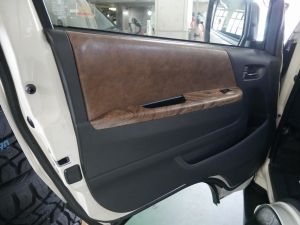 ハイエースバン特設カラー：ライトイエロー 一部改良モデル