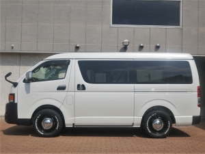 ハイエースワゴン１０人乗り　車中泊　家族旅行