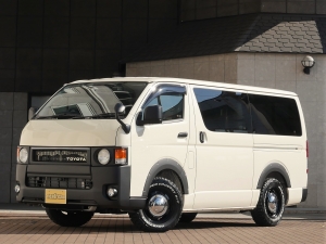 ハイエースバン特設ライトイエロー 丸目換装FD-classicカスタム