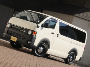 ハイエースバン特設ライトイエロー 丸目換装FD-classicカスタム