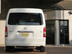 ハイエースワゴン１０人乗り　新車カスタム