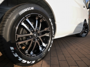 ハイエースワゴン１０人乗り　新車カスタム