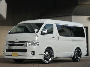ハイエースワゴン１０人乗り　新車カスタム