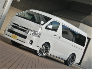 ハイエースワゴン１０人乗り　新車カスタム