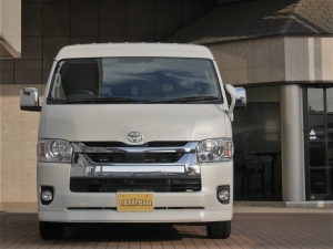ハイエースワゴン１０人乗り　新車カスタム