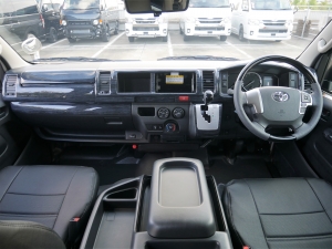 ハイエースバンスパロン　4WD　ディーゼル　特設パールホワイト